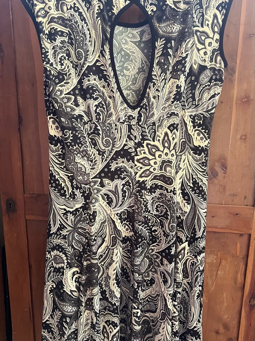 Sleeveless Paisley Keyhole Dress in Black & Cream